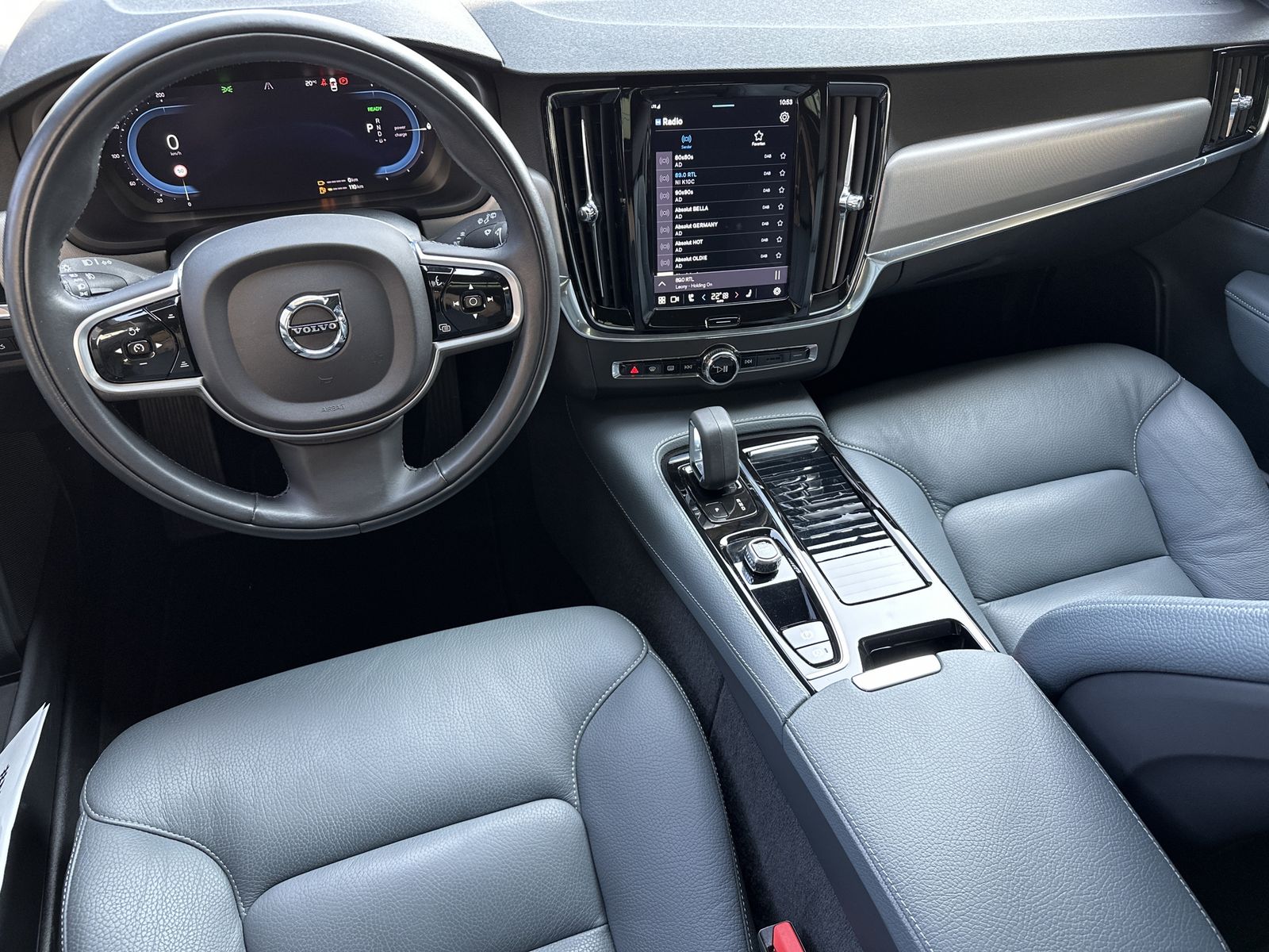 Fahrzeugabbildung Volvo V90 T8 AWD Inscription NAV+LED+360°+AHK+PANO+VC