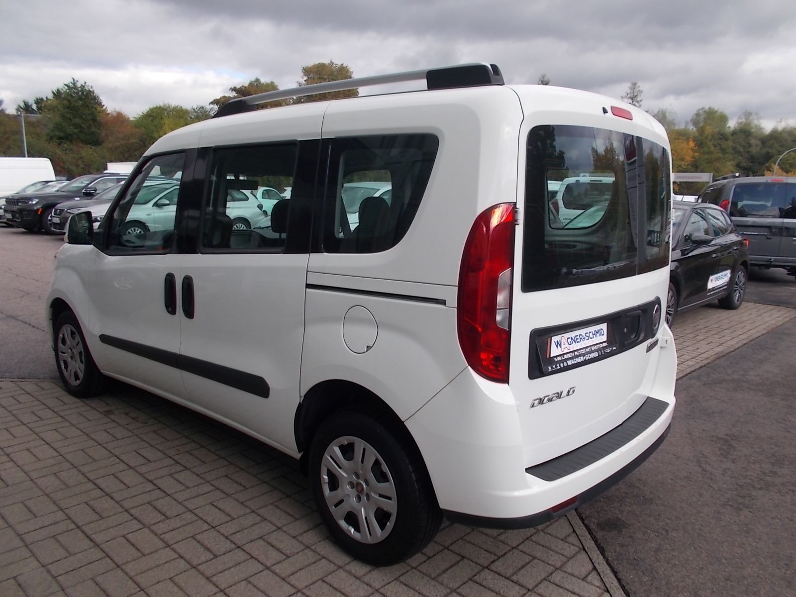 Fahrzeugabbildung Fiat Doblo Kombi SX 1.6 Mjet (90 PS)