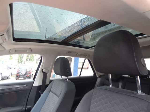 Fahrzeugabbildung Volkswagen T-Roc IQ.DRIVE/1.Hd/AHK/Pano/Navi/Kamera