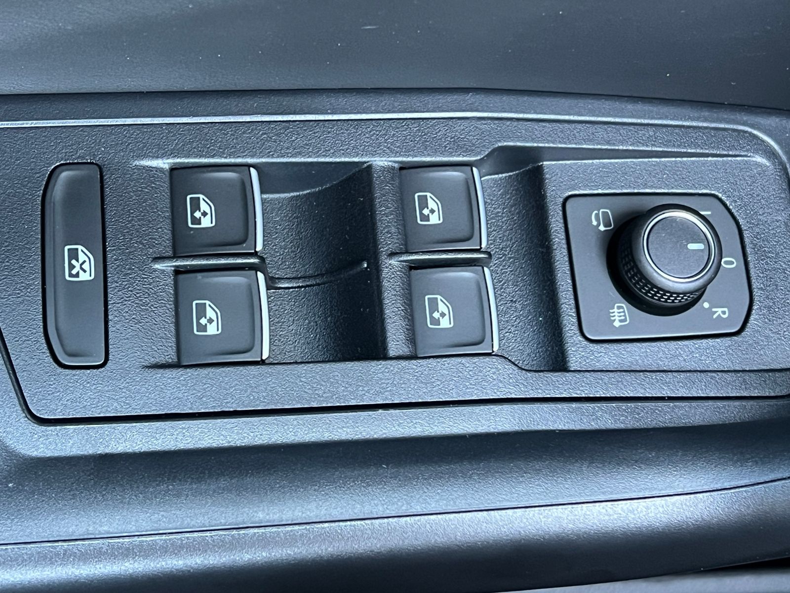 Fahrzeugabbildung Volkswagen T-Roc R-Line 1.5 TSI DSG *Black Style, AHK, Pano