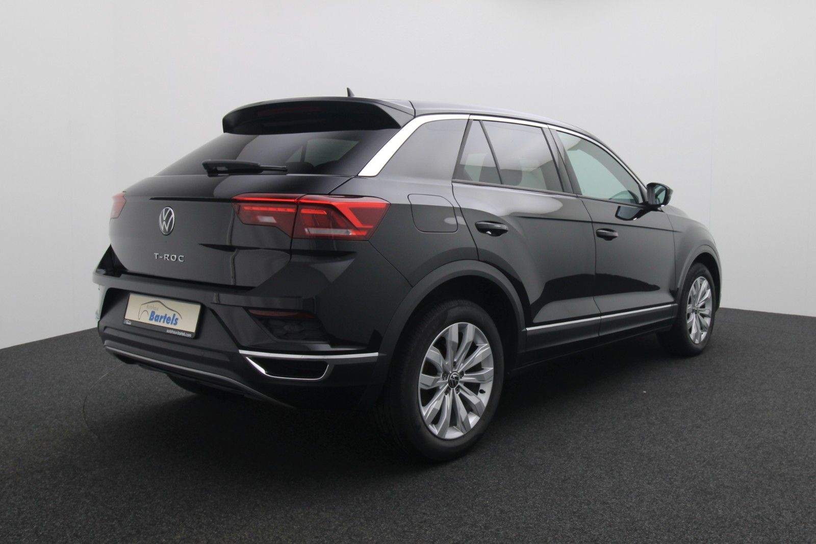 Fahrzeugabbildung Volkswagen T-Roc 1.5 Sport DSG ACC LED