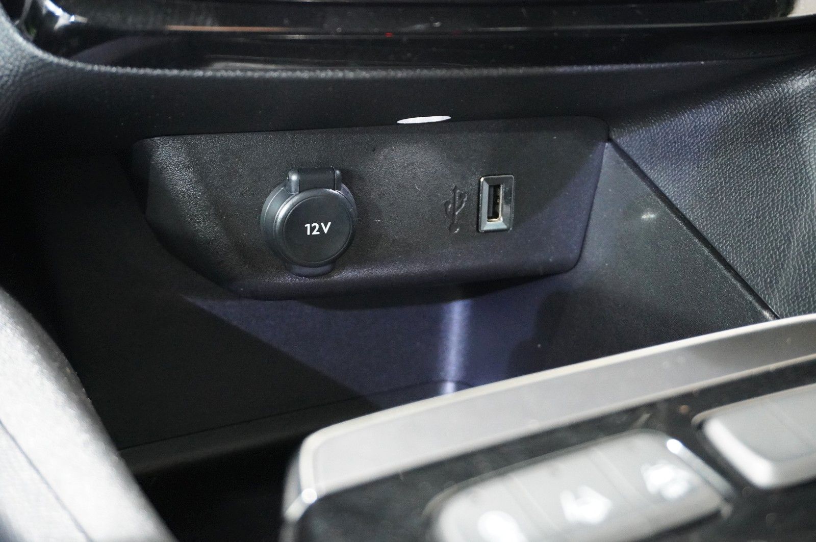 Fahrzeugabbildung Opel Mokka 1.2T ULTIMATE NAVI/LED/KAMERA/SPORT/DAB+