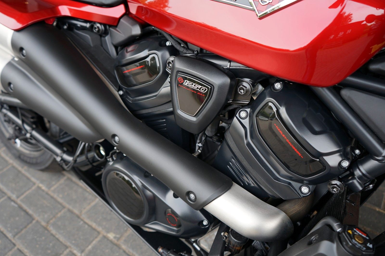 Fahrzeugabbildung Harley-Davidson Sportster S MY25 - Brilliant Red - Sofort Verfüg