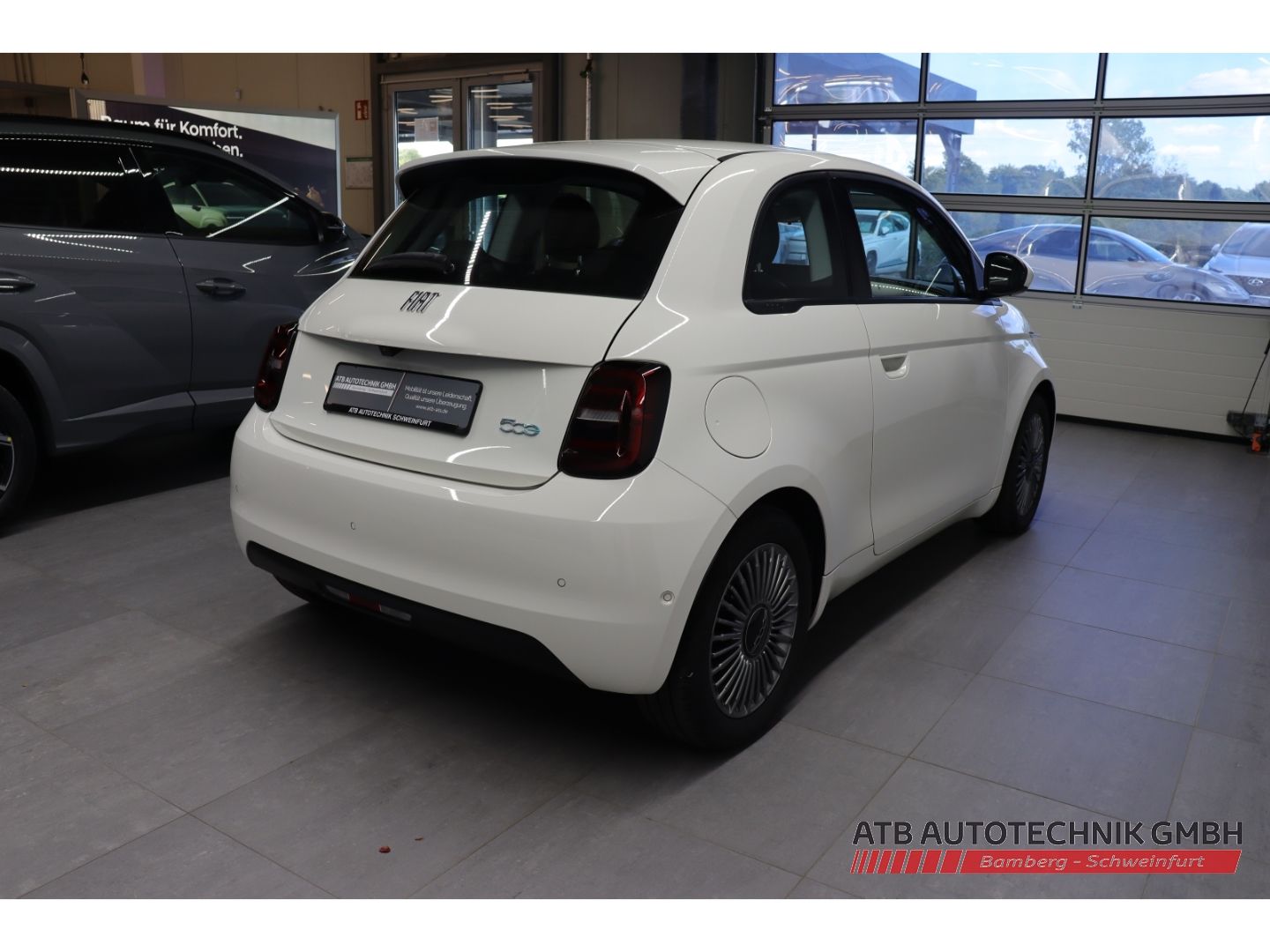 Fahrzeugabbildung Fiat 500e Komfortpaket 42kWh 93,5% SOH Apple CarPlay