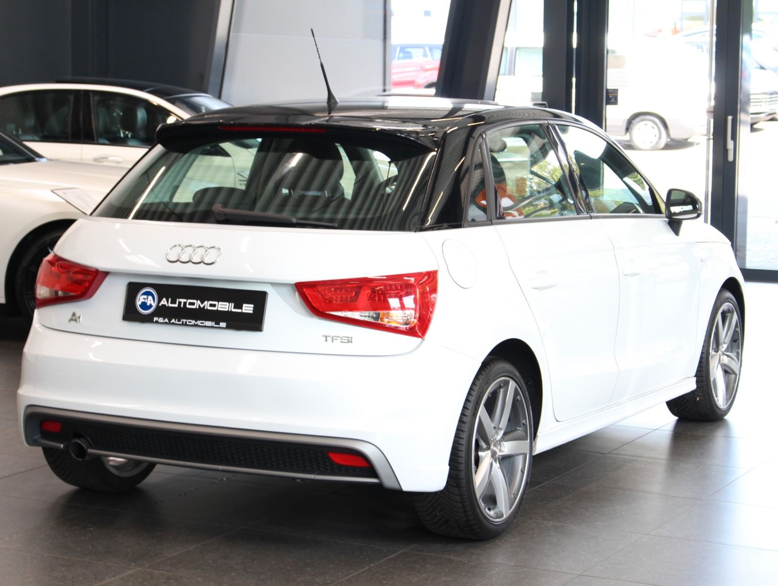 Fahrzeugabbildung Audi A1 Sportback Attraction 1.2 TFSI S line