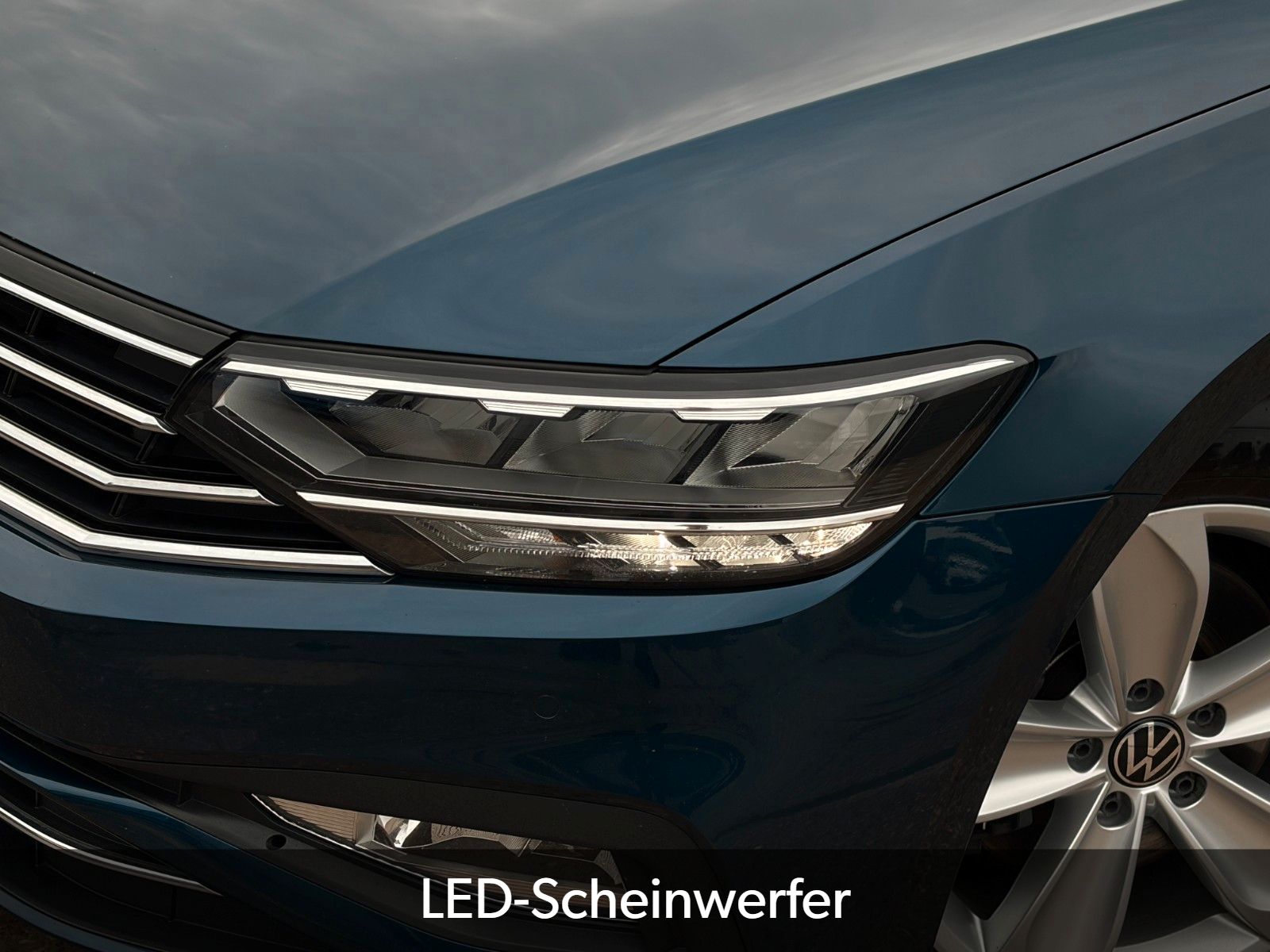 Fahrzeugabbildung Volkswagen Passat Variant 2.0 TSI Buisness Kamera LED ACC