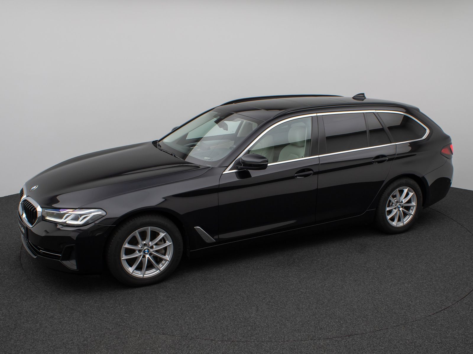 Fahrzeugabbildung BMW 530d  Panorama Kamera Laser HUD DAB HiFi Komfort