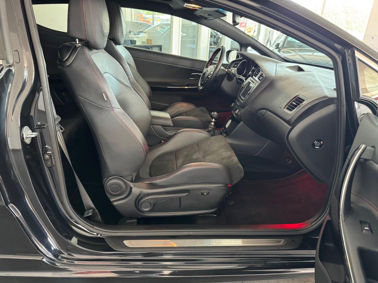 Kia ProCeed GT-Track 1.6 TGDI Voll Pano Navi TÜV NEU