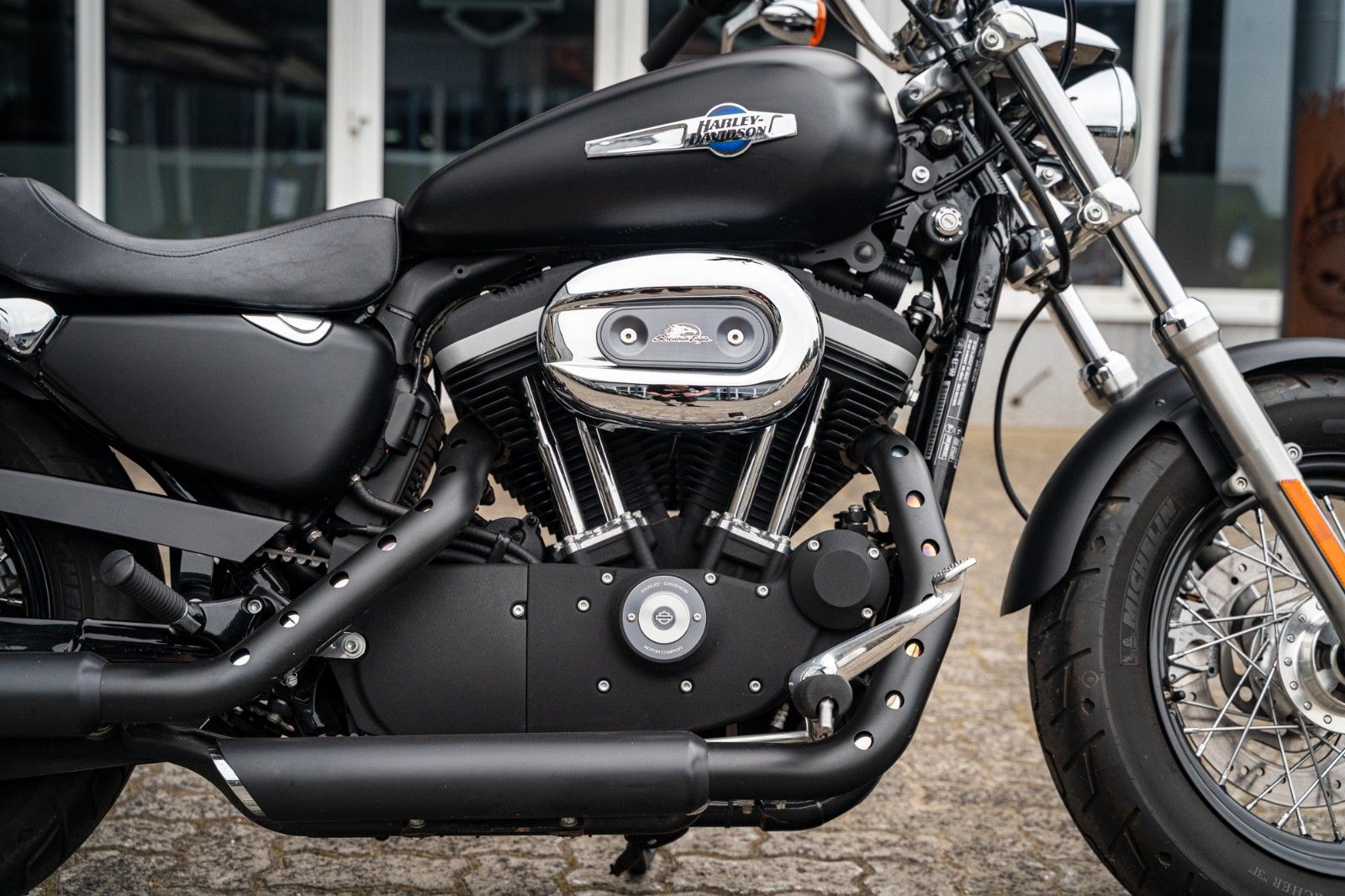 Fahrzeugabbildung Harley-Davidson Sportster XL1200CB Custom Limited -Vance&Hines-