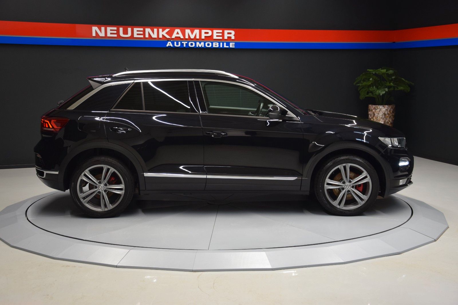 Fahrzeugabbildung Volkswagen T-Roc Sport NAVI LED