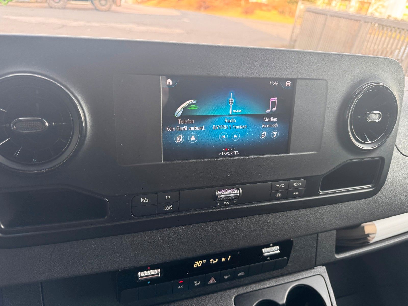 Fahrzeugabbildung Mercedes-Benz Sprinter 315 CDI Möbelkoffer Treppe Windabweiser