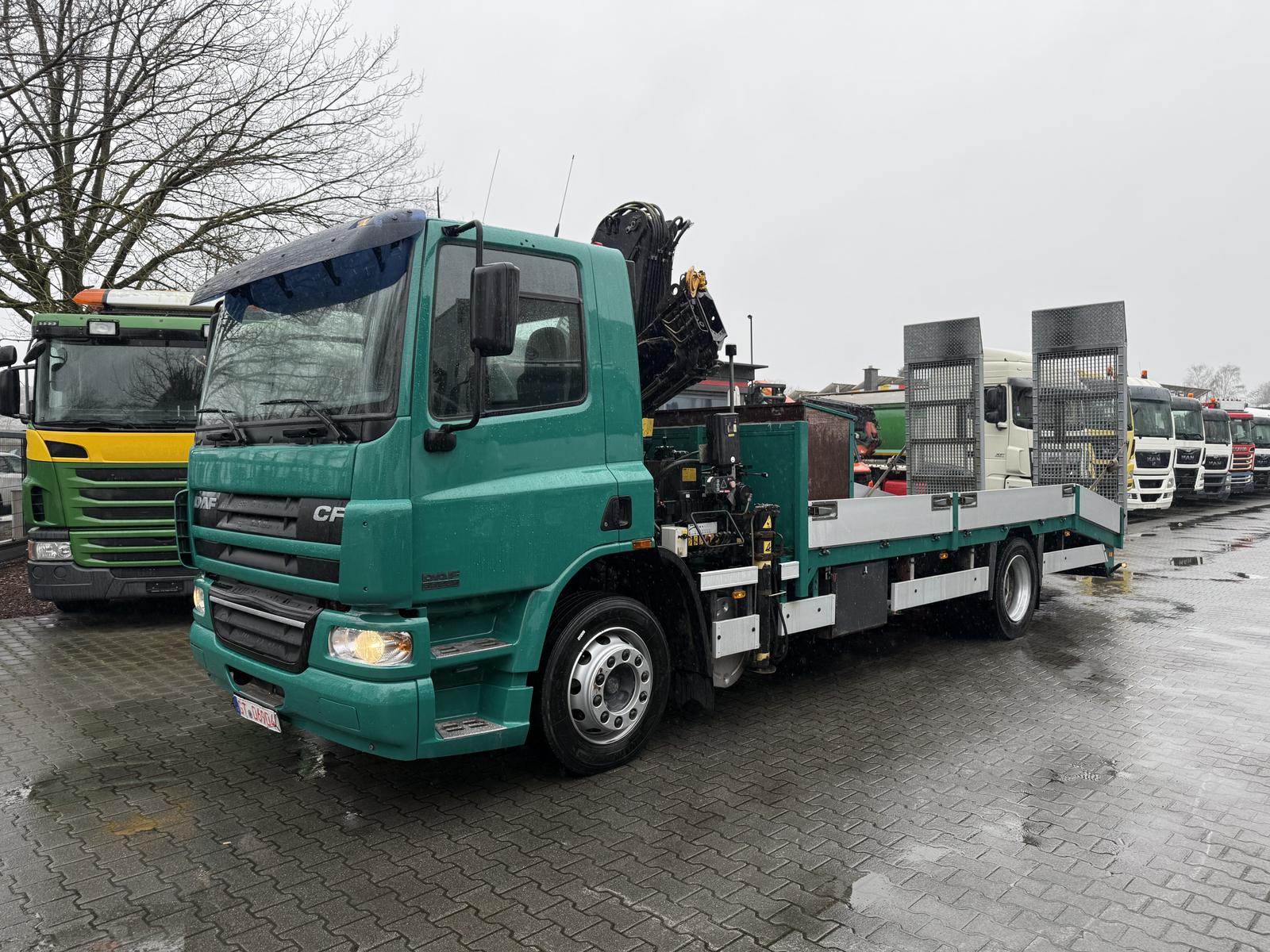 DAF CF220 Maschinentransporter Kran Hiab 102