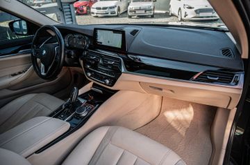 Fahrzeugabbildung BMW 530d Touring|LEDER|PANO|LED|NAVI|AMBIENTE