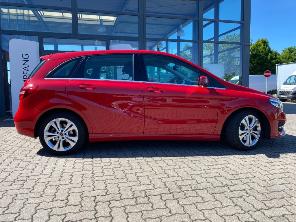 Fahrzeugabbildung Mercedes-Benz B 180 7G-DCT Urban *Navi*Sitzheizung*Automatik*