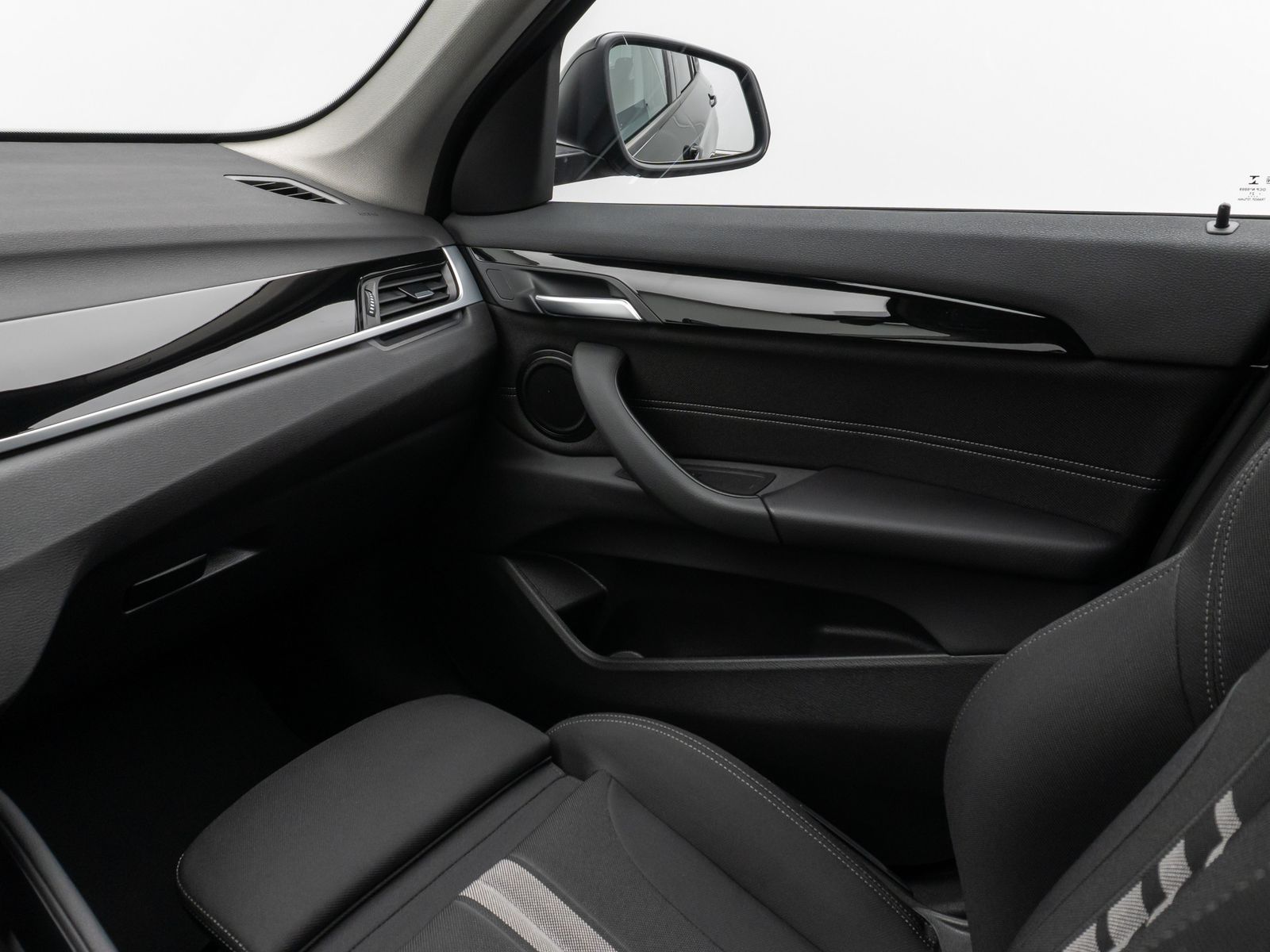 Fahrzeugabbildung BMW X1 sD18i Kamera DAB HiFi Navi Komfort LED Sport