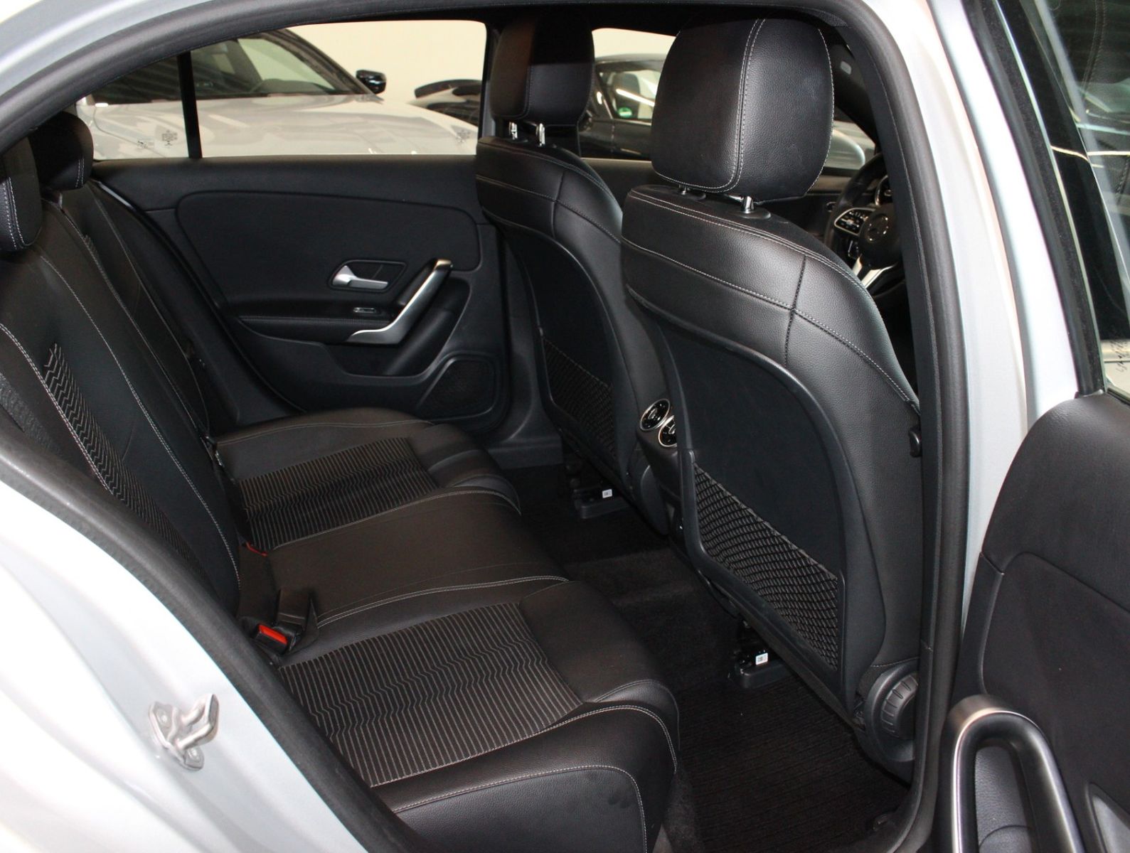 Fahrzeugabbildung Mercedes-Benz A 200 d Progressive Carbon+Wdescreen+Navi+Kamera