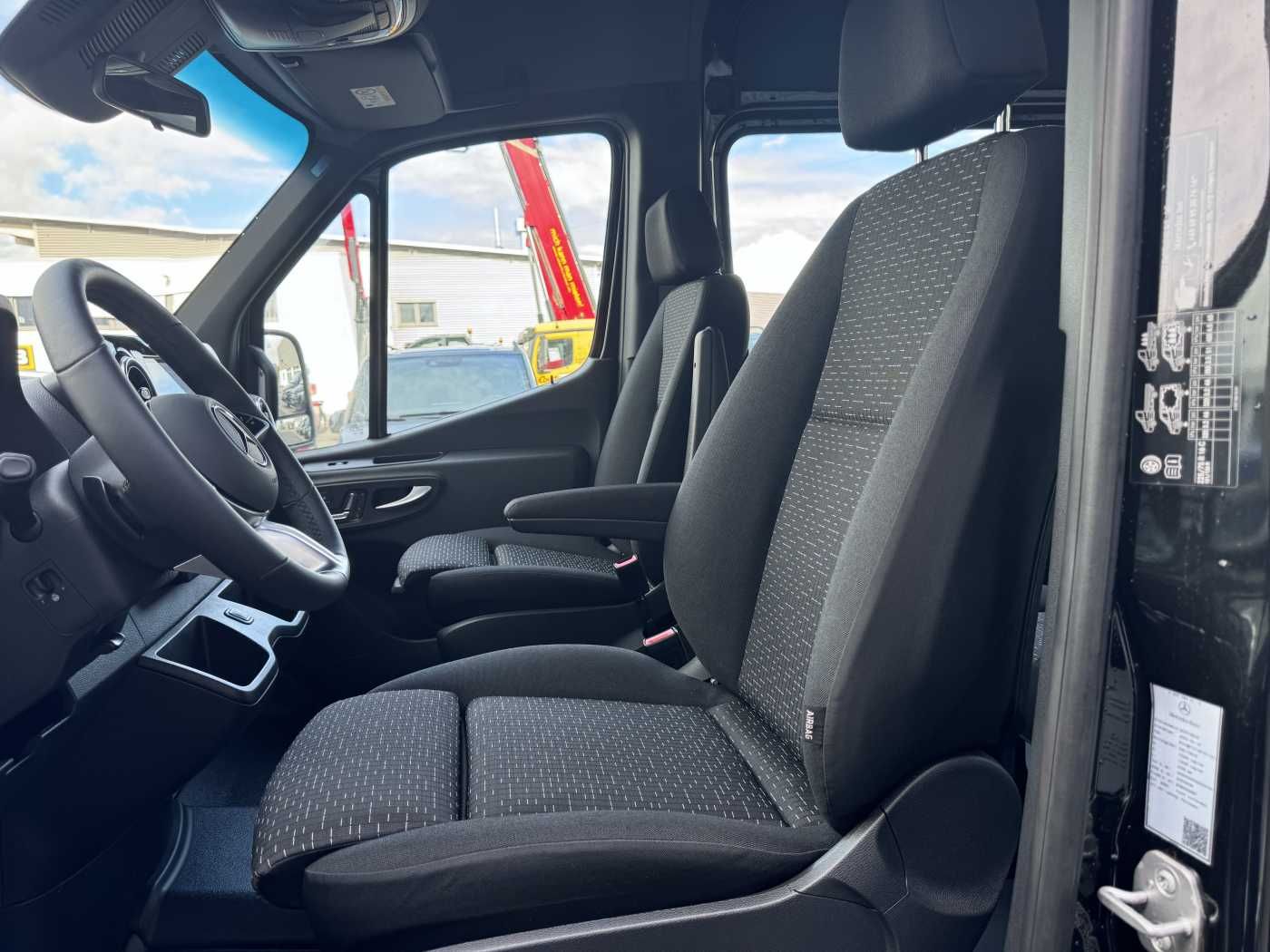 Fahrzeugabbildung Mercedes-Benz Sprinter 319 CDI 4x4 Tourer AHK Dachklima LED
