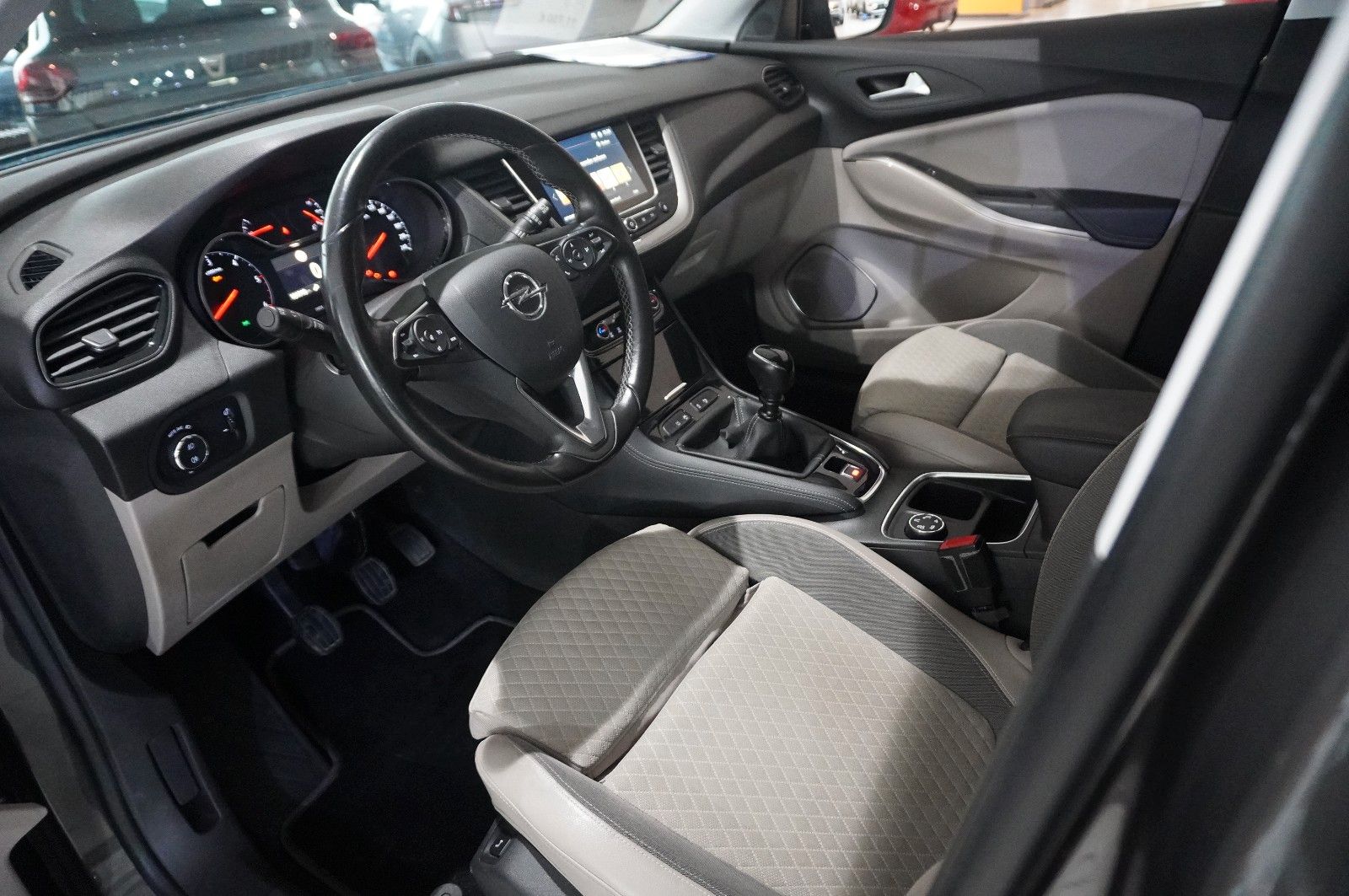 Fahrzeugabbildung Opel Grandland (X) 1.6D DYNAMIC NAVI/LED/360°/SH/GRIP