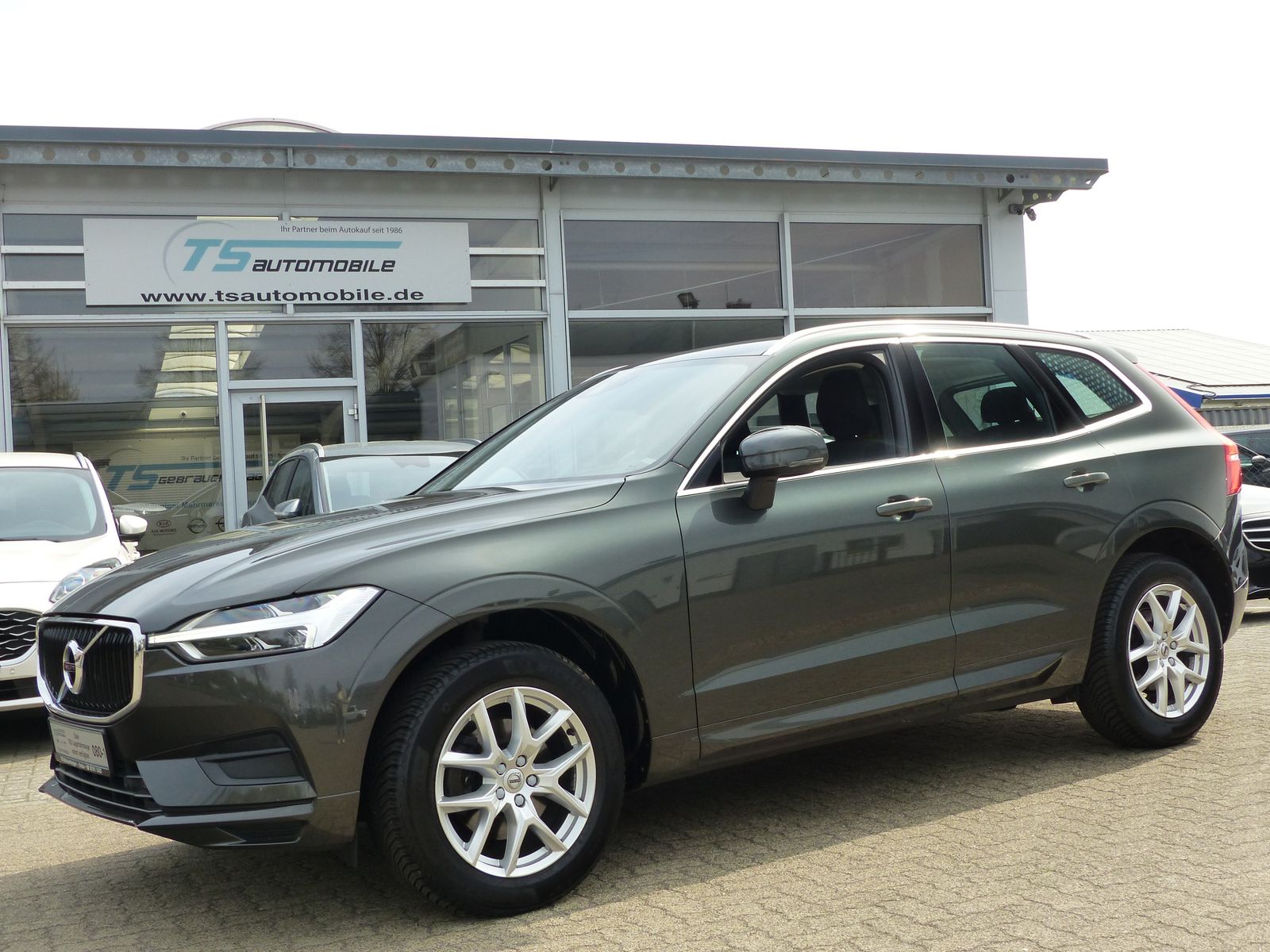 Volvo XC60 Momentum Pro 2WD Leder+AHK+LED+Cam+Sound