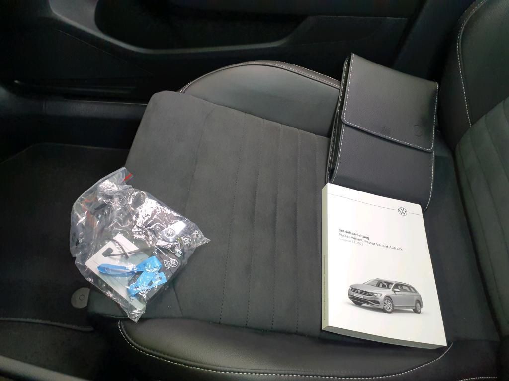 Volkswagen Passat Variant Elegance 2.0 TDI SCR AHK*PDC*RFK