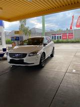 Volvo XC60  Familien-SUV in Top-Zustand z... - : Geländewagen, Familie