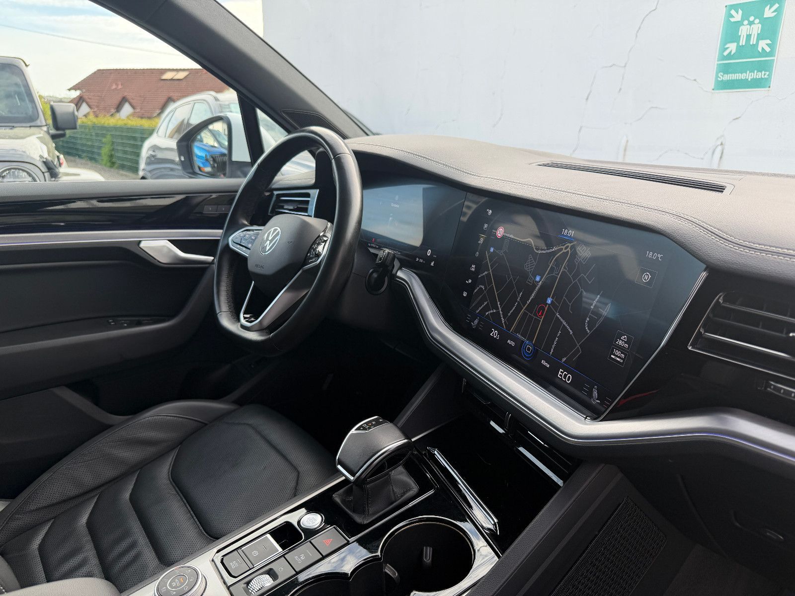 Fahrzeugabbildung Volkswagen Touareg SPORT/ 4Motion/VIRTUAL/AMBIENT/360''KAM