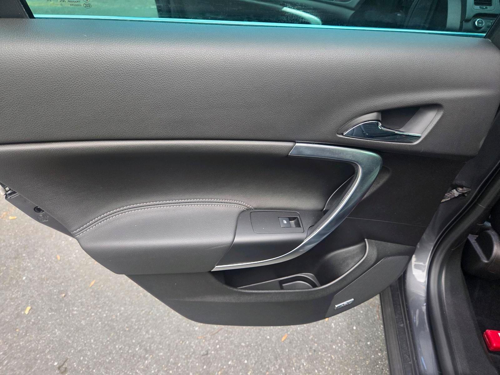 Opel Insignia 2010 — photo 9