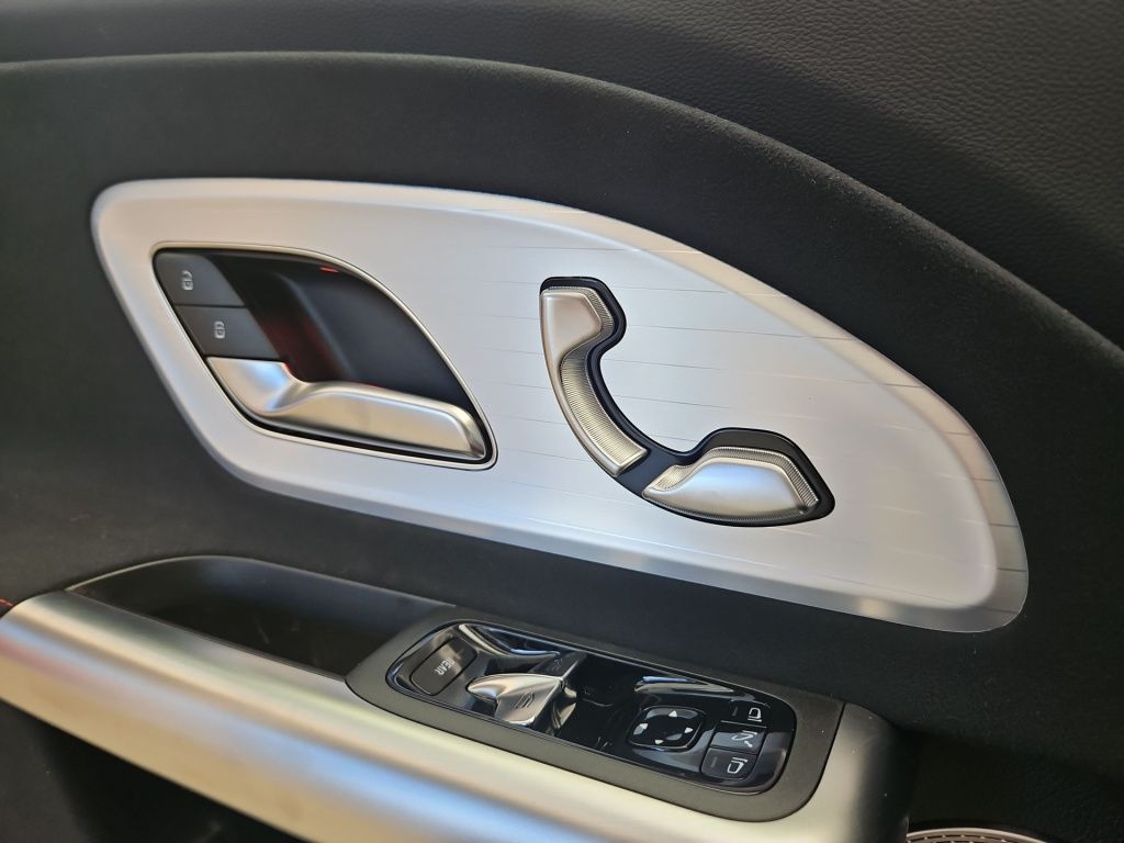Fahrzeugabbildung Mercedes-Benz GLB 350 4M +AMG+MULTI+AHK+3.SITZREIHE+ASSIST+HUD