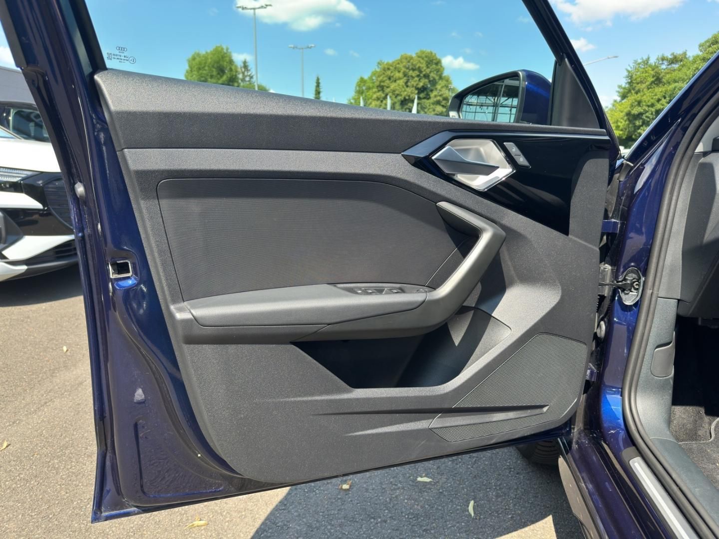Fahrzeugabbildung Audi A1 allstreet 30 TFSI LED Smartphone PDC vo.hi.