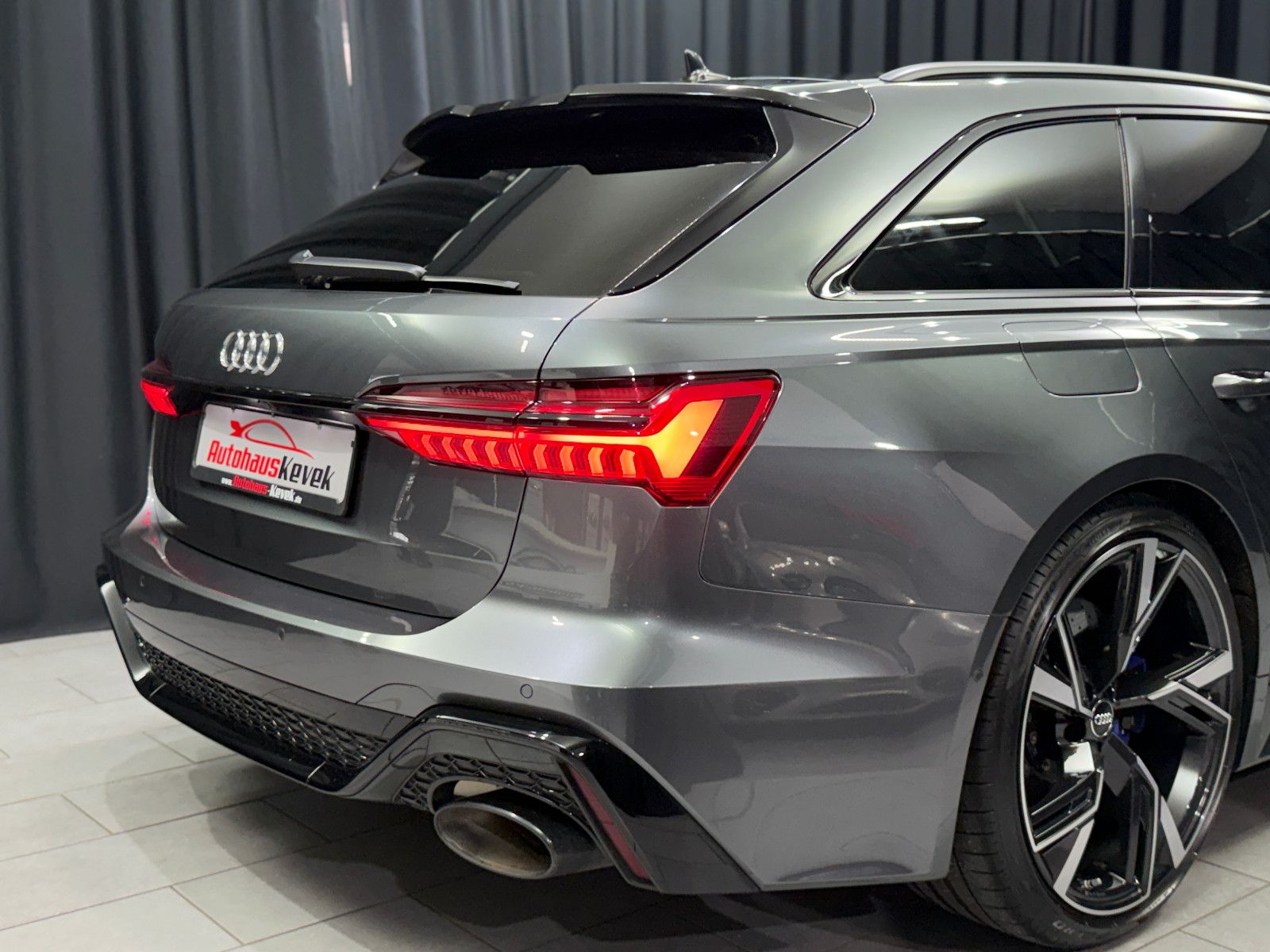 Fahrzeugabbildung Audi RS6 Avant 4.0 TFSI quattro |KERAMIK|B/O