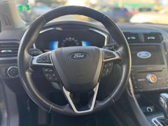 Fahrzeugabbildung Ford Mondeo Hybrid Titanium LED Spur Automatik Kamera