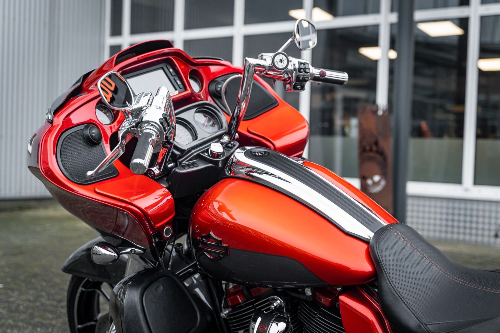 Fahrzeugabbildung Harley-Davidson FLTRXSE CVO ROAD GLIDE 117 CUI - JEKILL&HYDE -