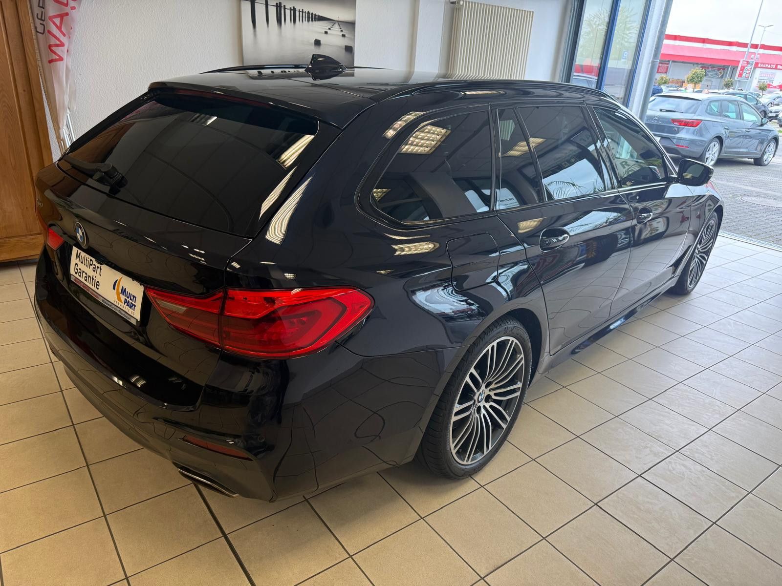 Fahrzeugabbildung BMW 540i Touring xDrive M /1.HAND/ SCHECKHEFT