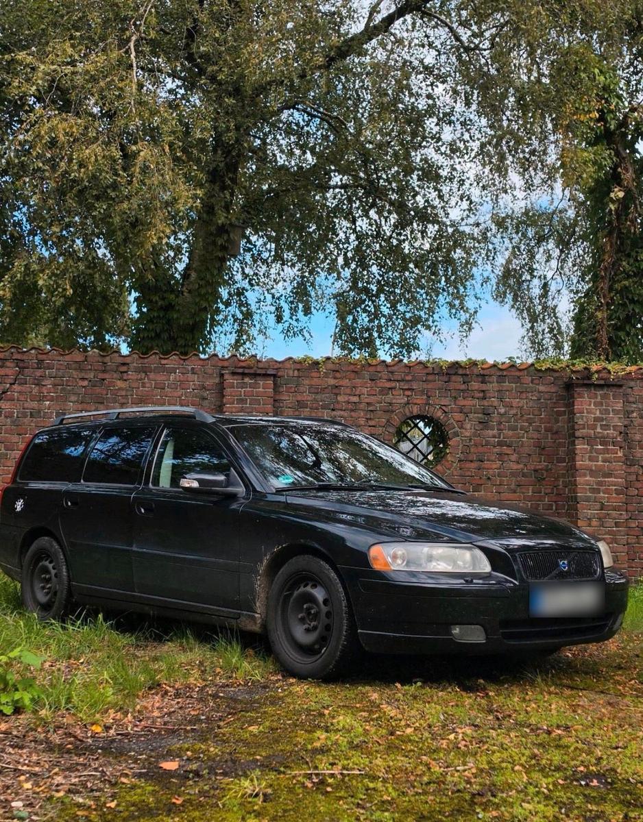 Volvo V70 2007 — rear view
