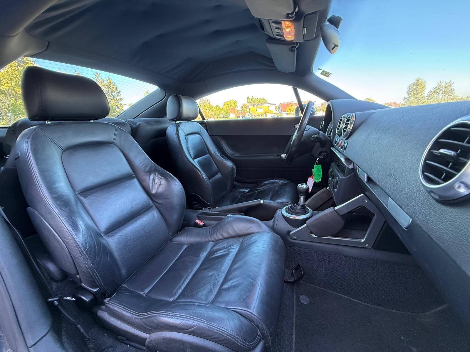 Audi TT Coupé 1.8 Turbo 180 ch – Cuir – Sièges chauffants – 148 000 km