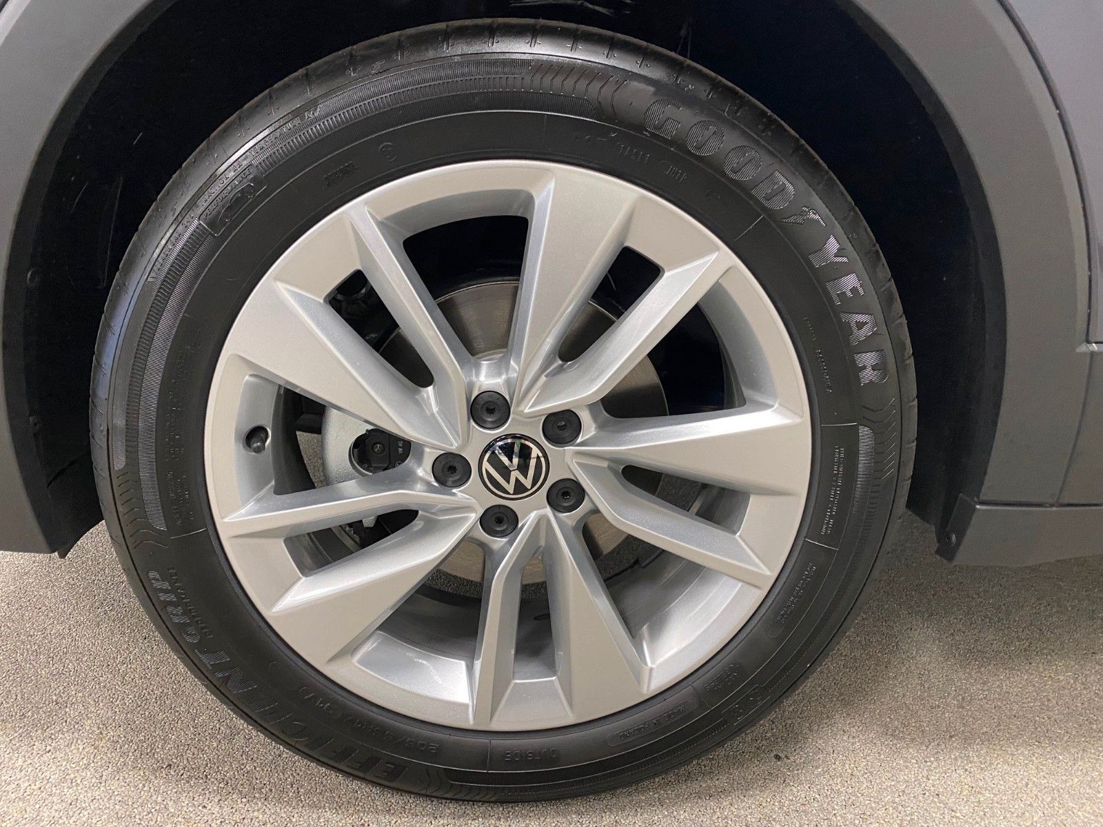 Fahrzeugabbildung Volkswagen T-Cross 1.0 TSI DSG Life mit MATRIX LED+KAMERA+