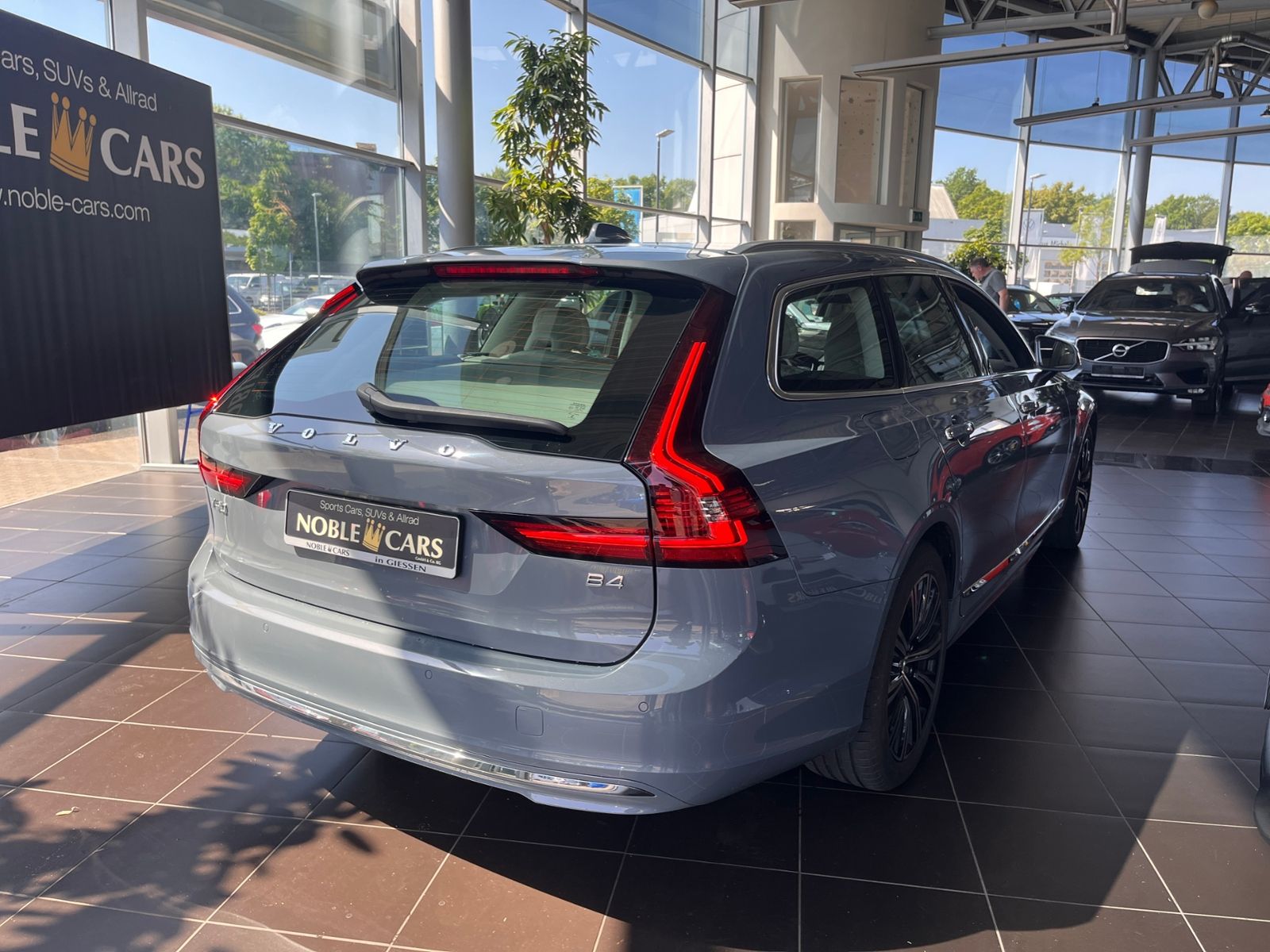 Fahrzeugabbildung Volvo V90 Kombi Inscription LED NAVI LEDER AHK