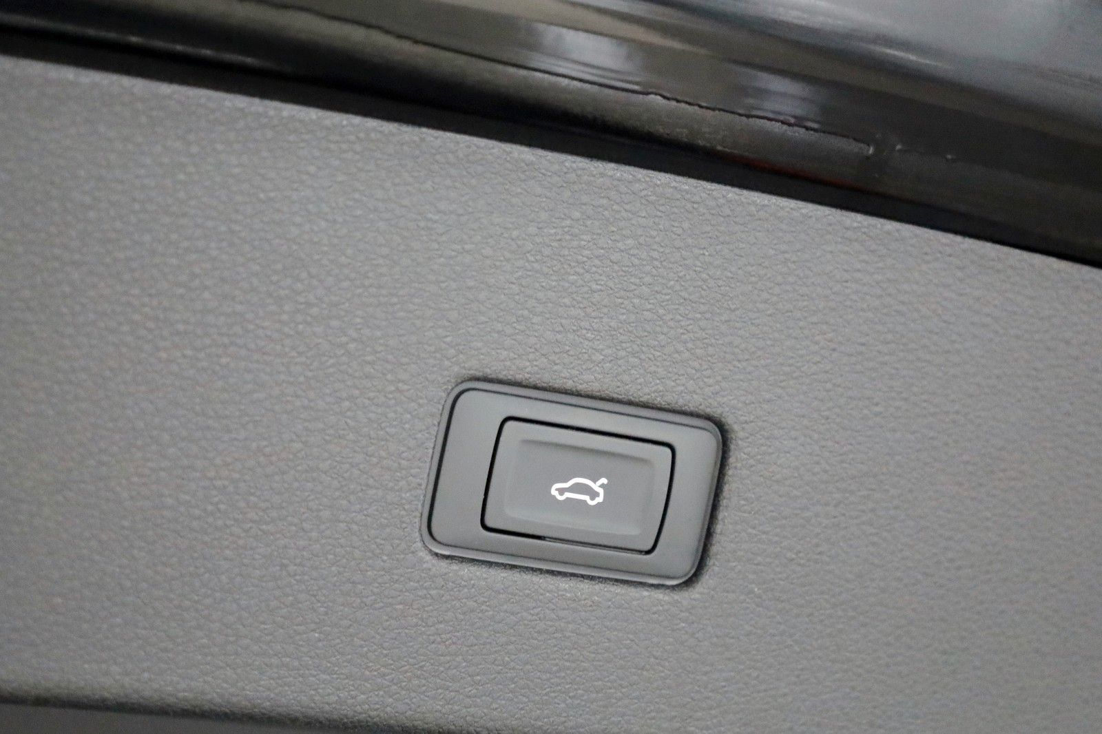 Fahrzeugabbildung Audi Q8 55 TFSI quattro, Navi,SH,Kamera,Panorama,B&O