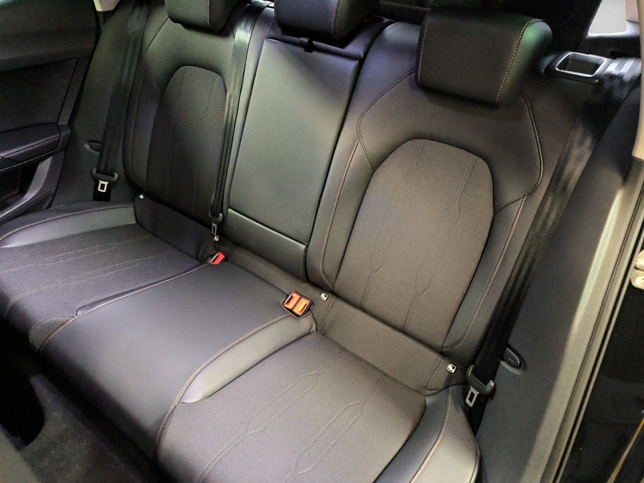 Fahrzeugabbildung CUPRA Leon Tribe eTSI DSG 150 PS Navi, Lichtpaket, AHK