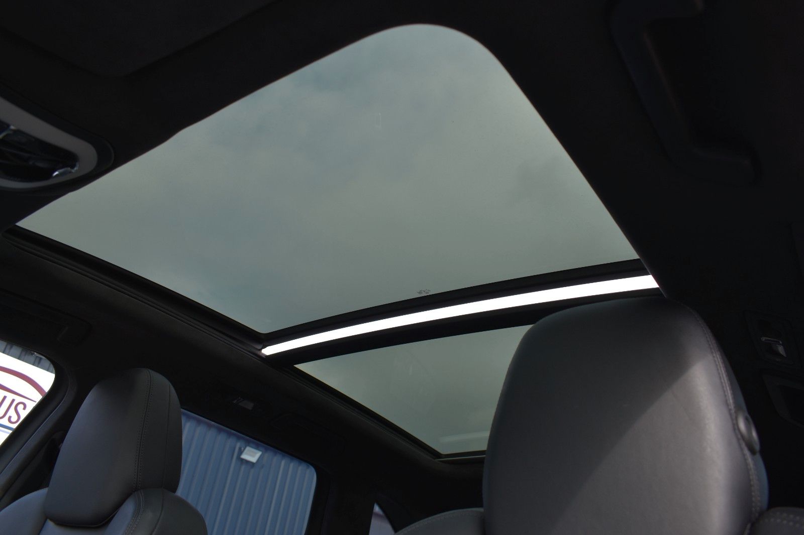 Fahrzeugabbildung Porsche Cayenne Turbo Panorama AHK Sport Chrono Keramik
