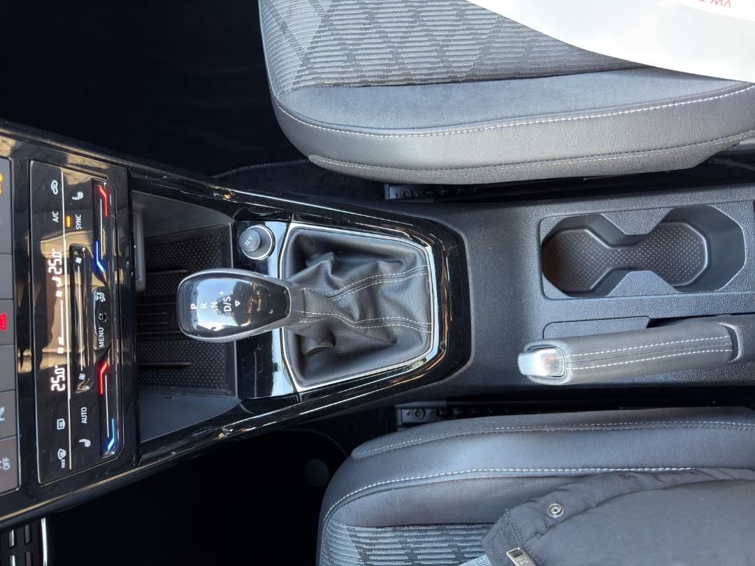 Fahrzeugabbildung Volkswagen T-Cross R-Line 1.5 TSI,DSG,RF-Kamera,SH,Navi,LED