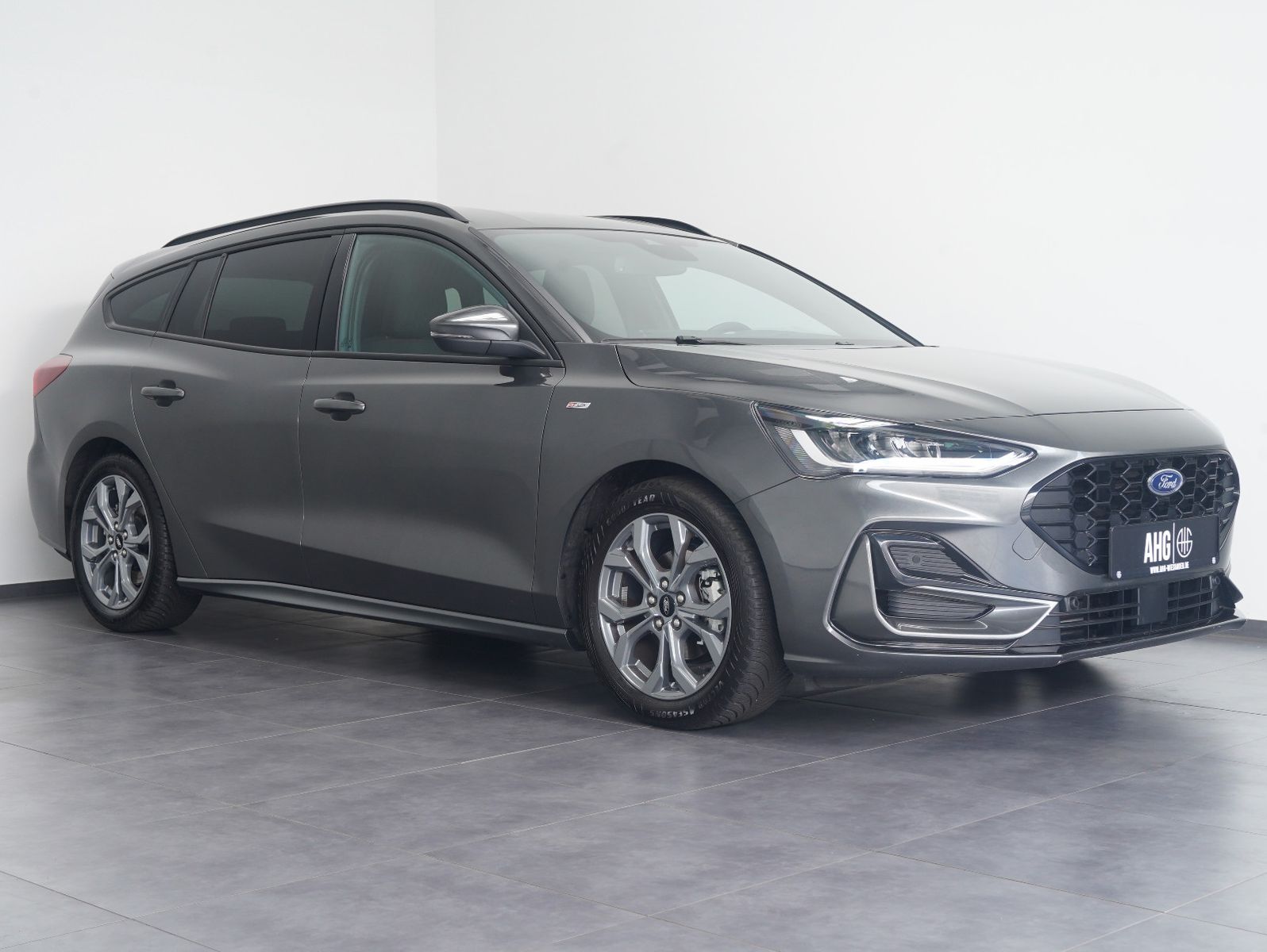 Fahrzeugabbildung Ford Focus Turnier ST-Line X 1.0 EcoBoost Mild-Hybrid