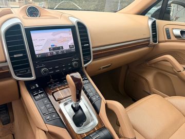 Porsche Cayenne - 12