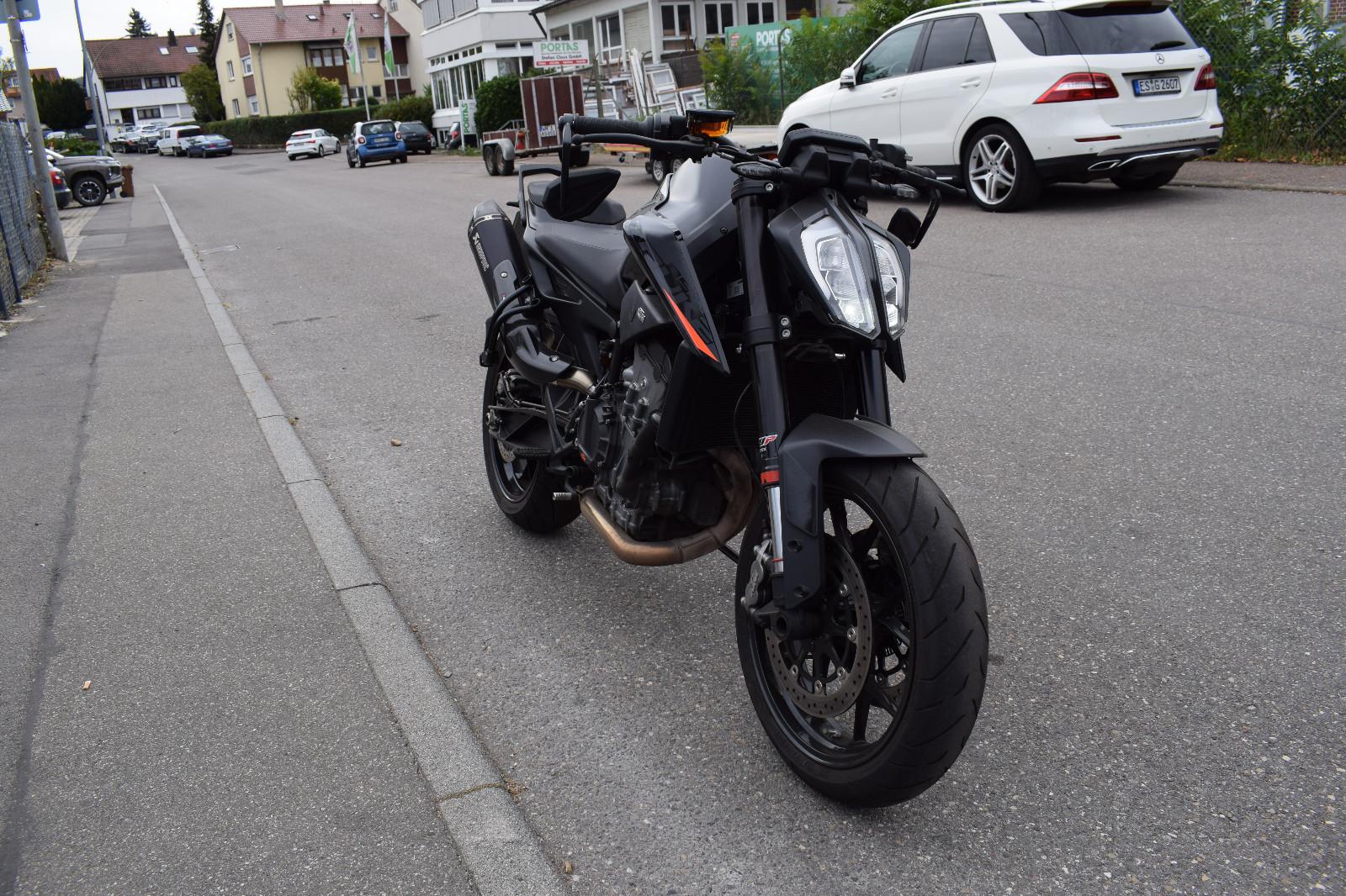KTM DUKE 890 AKRAPOVIC