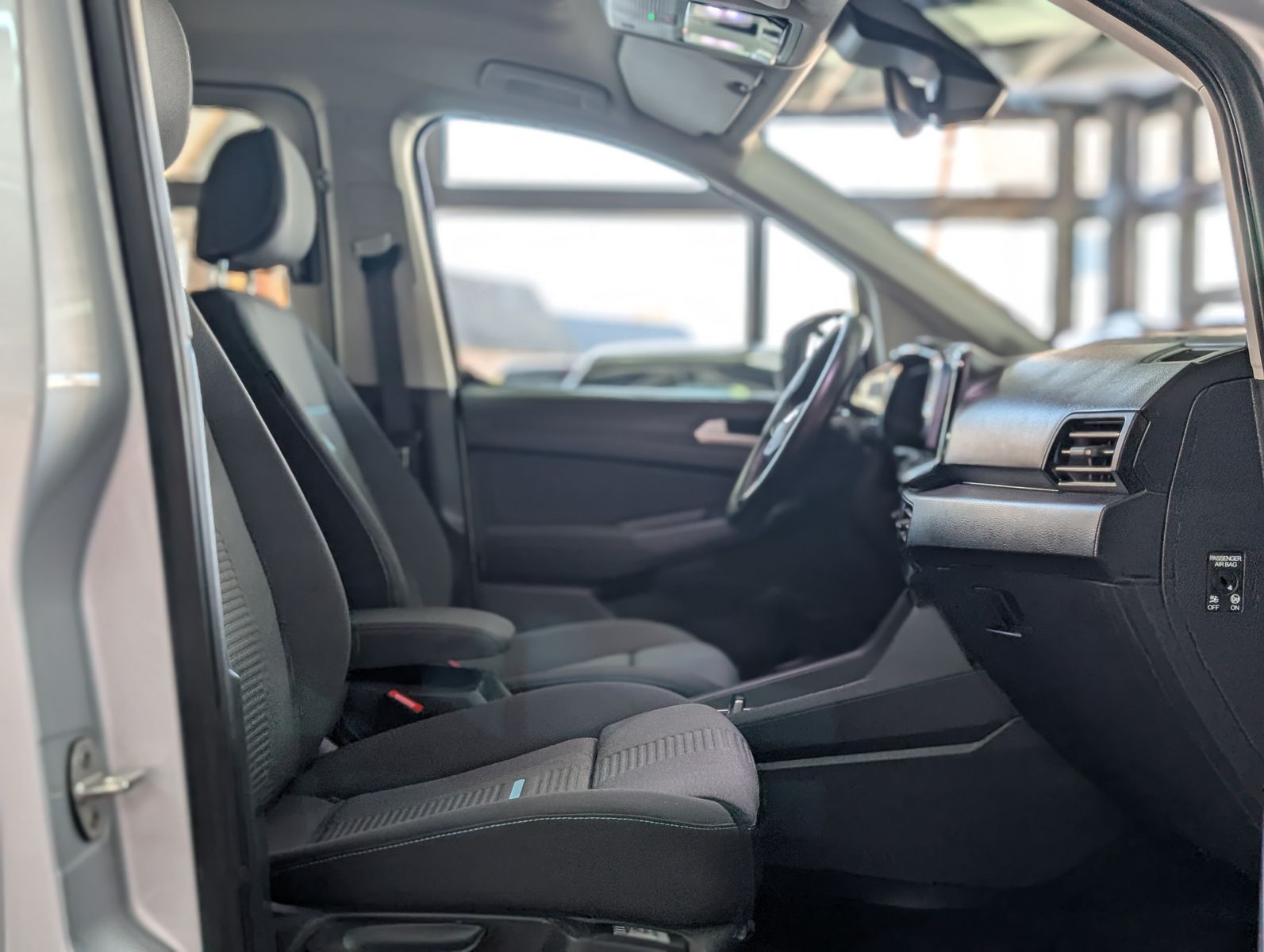 Fahrzeugabbildung Ford Tourneo Connect L2 Active 7-SI Bi-LED PANO AHK K