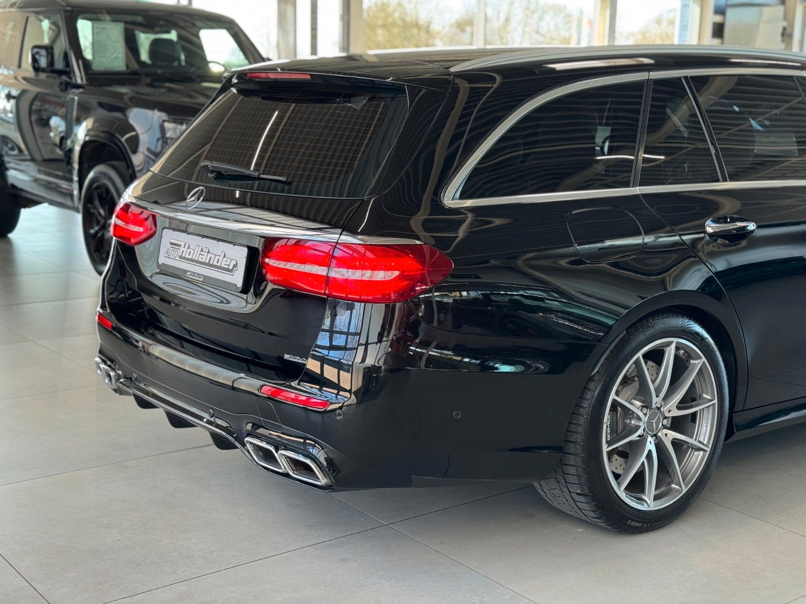 Fahrzeugabbildung Mercedes-Benz E 63 AMG T-Modell 4Matic Burmester VOLL