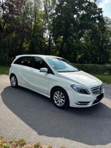 Mercedes-Benz B 180 BlueEFFICIENCY - - Mercedes-Benz B 180: Blueefficiency