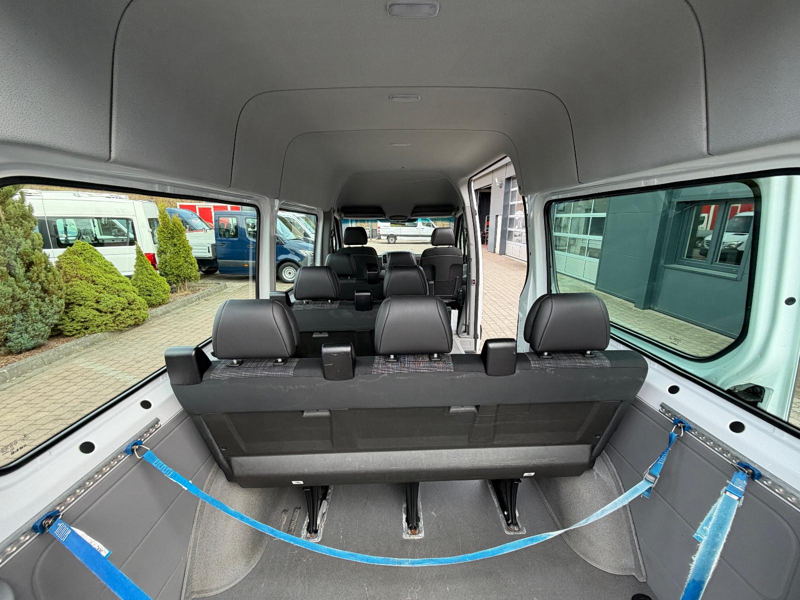 Mercedes-Benz Sprinter 313CDI Bus 9-Sitze L2H2 RWD Schwingsitz