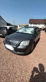Toyota Avensis Combi Executive 2,2-l-D-CAT Executive - Toyota Avensis aus 2006: Kombi