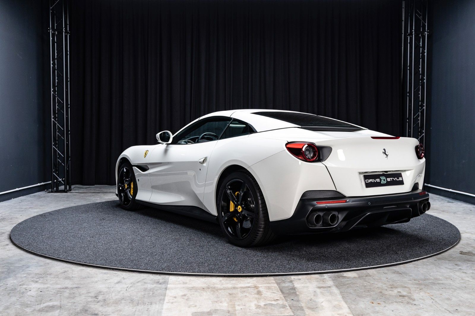 FERRARI Portofino 3.9 T V8 DCT · 5.660 km · Carbon-Lenk – Bild 3